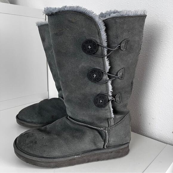 UGG Bailey Button Triplet II grey suede shearling boot size 9 - Picture 1 of 16